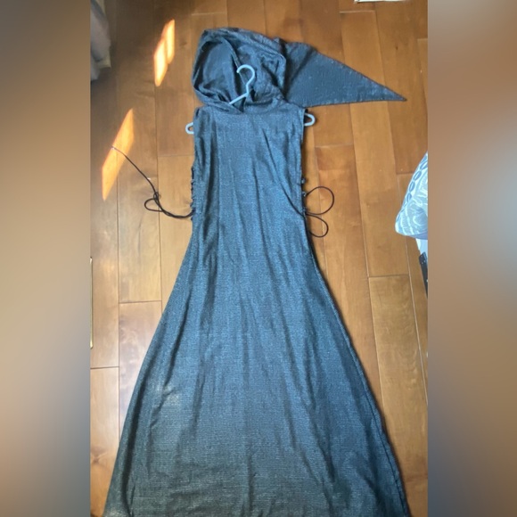 Lovely medieval dress with a huge hoodie - Picture 5 of 6